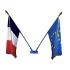 LOT Support mural laqué bleu + 2 Drapeaux de façade à franges 50x75cm : France + Europe