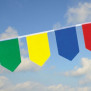 Guirlande multicolore en plastique fanions Ecusson